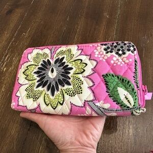 NWOT Vera Bradley zip around wallet